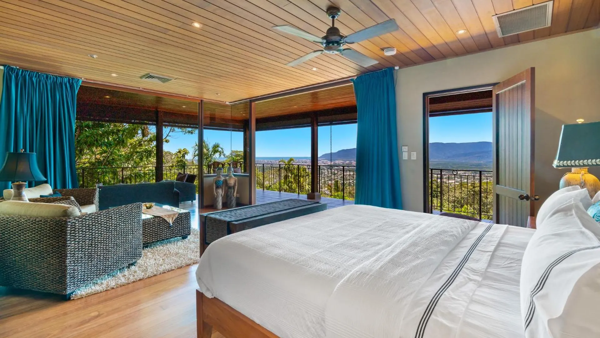 Barong Luxury Home Overlooking Cairns Unrivalled Privacy And Location Search Barong케언스 빌라