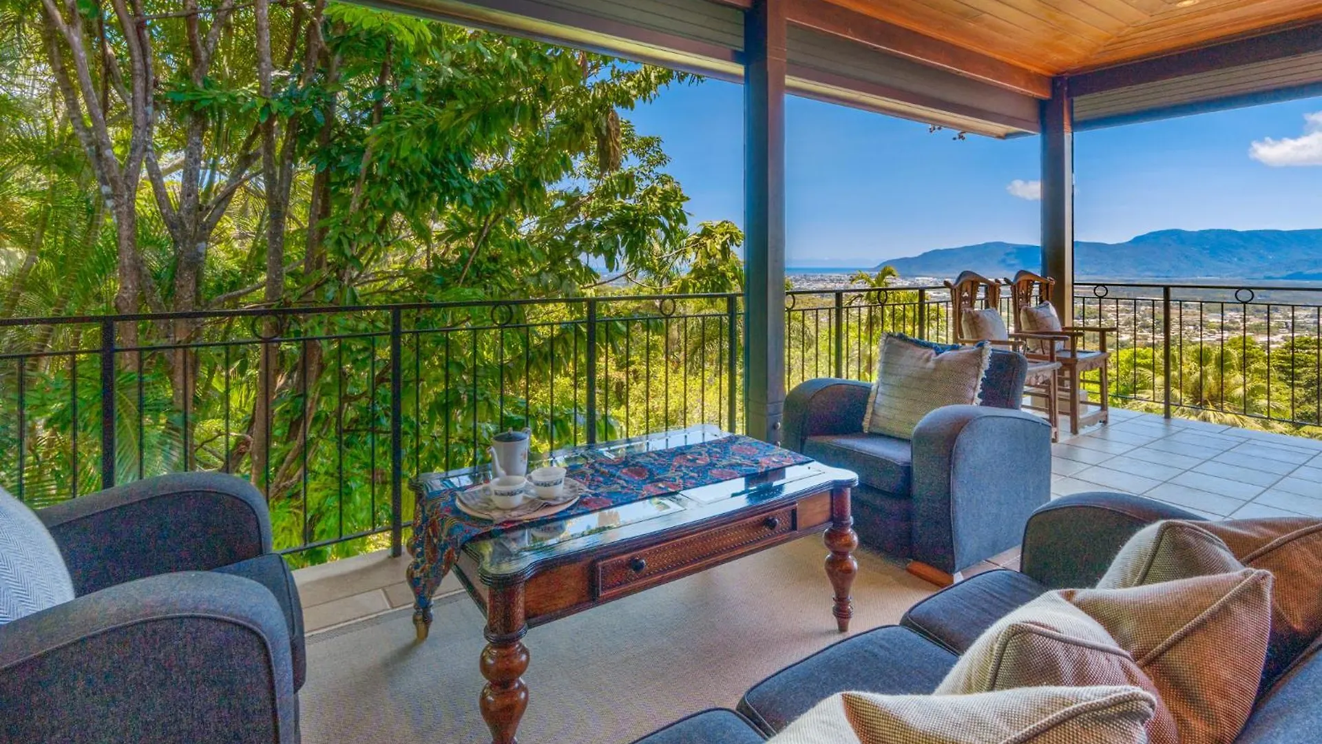 빌라 Barong Luxury Home Overlooking Cairns Unrivalled Privacy And Location Search Barong케언스 오스트레일리아