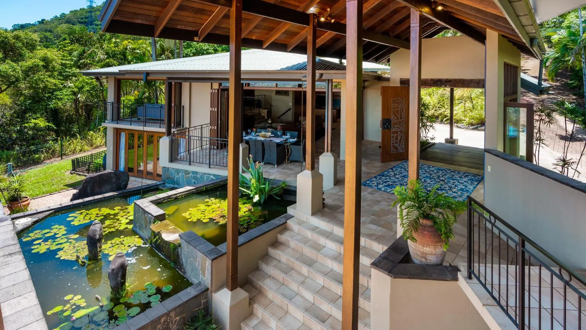 빌라 Barong Luxury Home Overlooking Cairns Unrivalled Privacy And Location Search Barong케언스