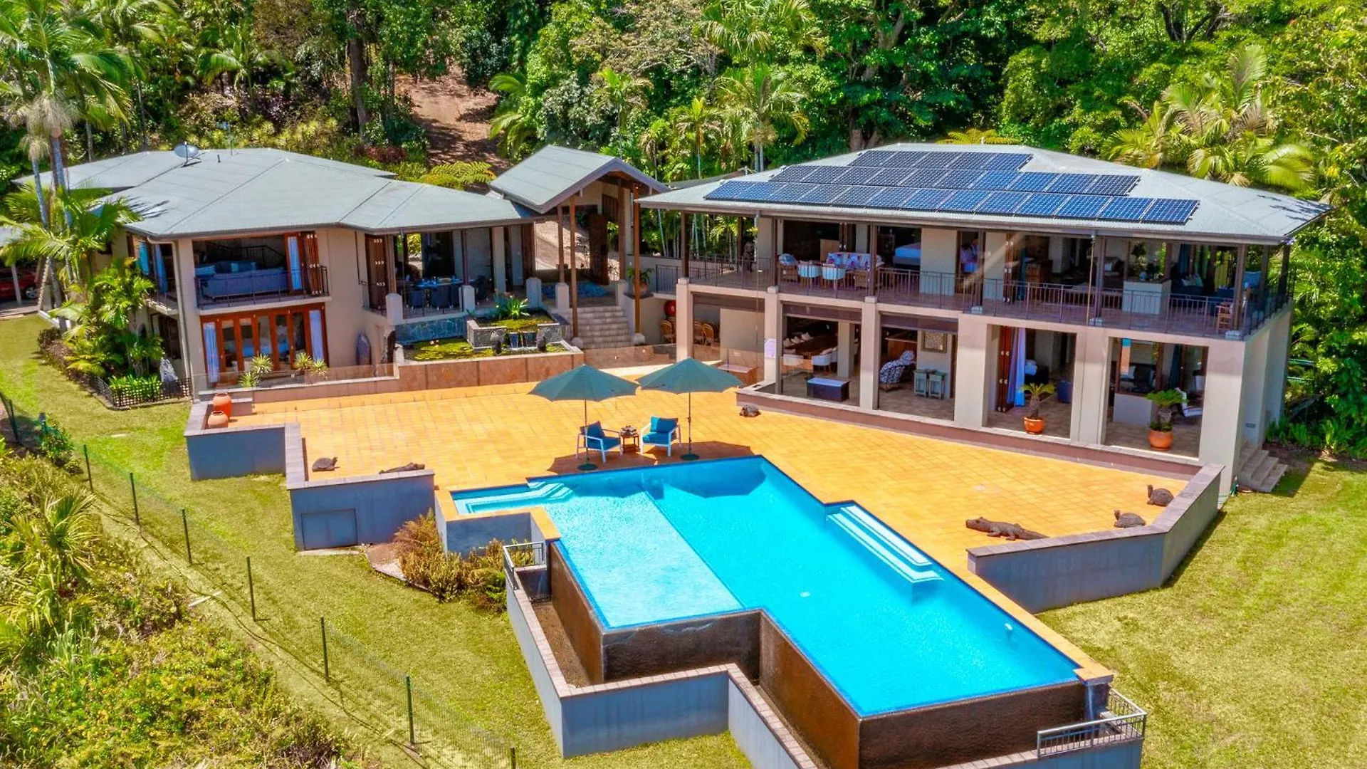 Barong Luxury Home Overlooking Cairns Unrivalled Privacy And Location Search Barong케언스 오스트레일리아