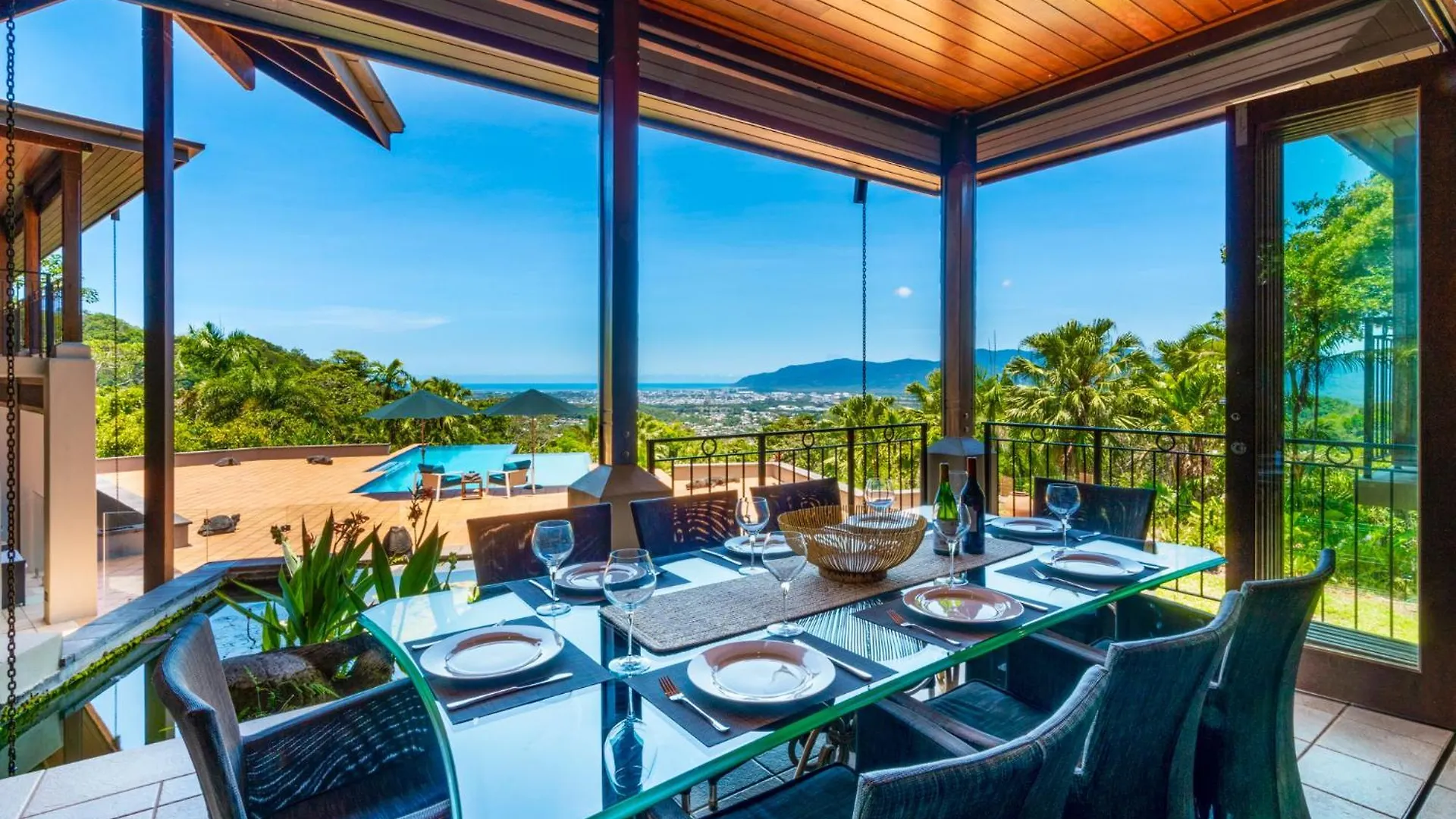 빌라 Barong Luxury Home Overlooking Cairns Unrivalled Privacy And Location Search Barong케언스